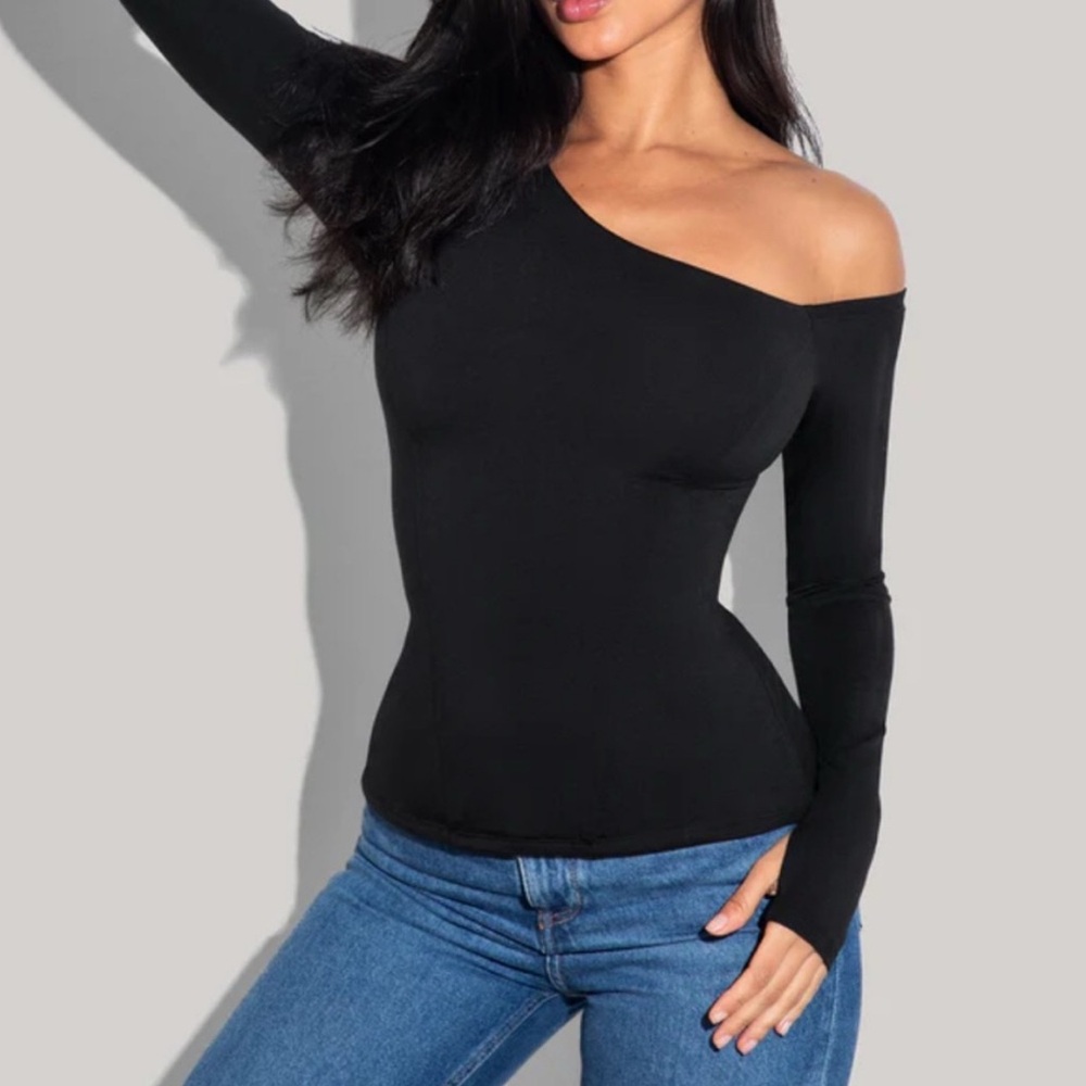 TA3 Shapey One Shoulder Top